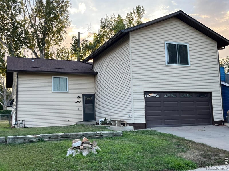 205 6th St, Mead, CO 80542