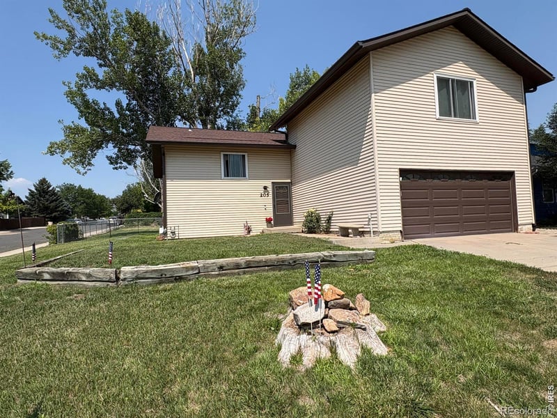 205 6th St, Mead, CO 80542