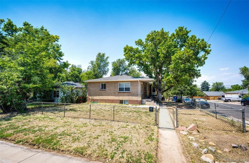 110 Princeton Ave, Englewood, CO 80110