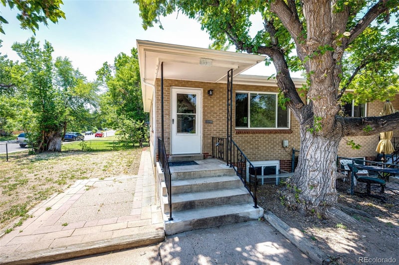110 Princeton Ave, Englewood, CO 80110