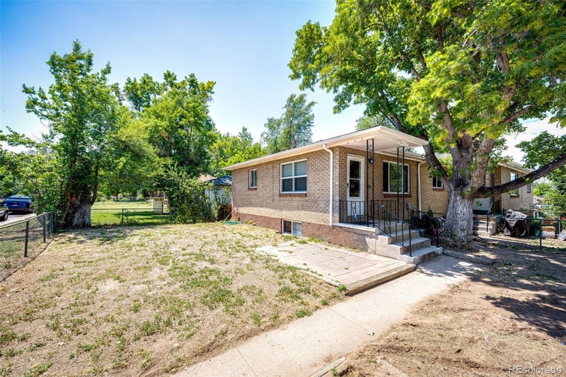 110 Princeton Ave, Englewood, CO 80110
