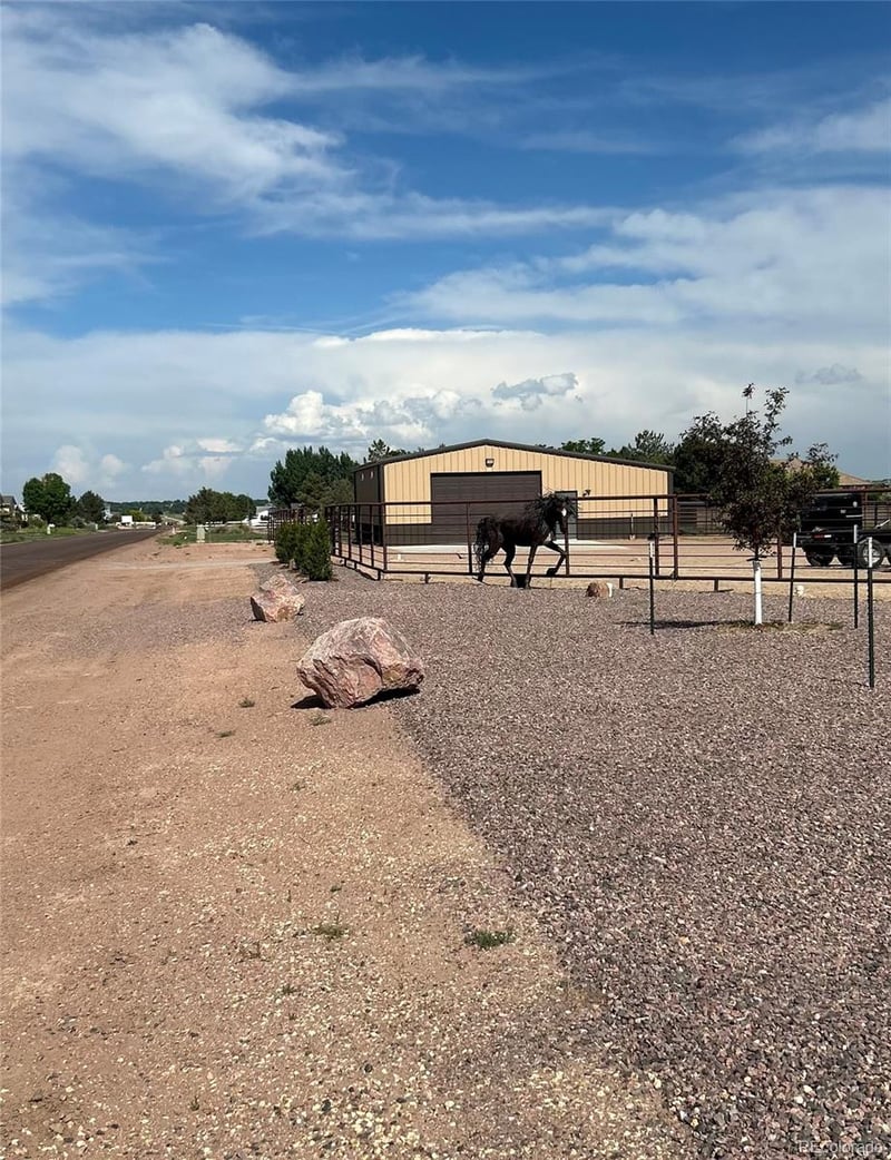 606 S Calaveras Dr, Pueblo, CO 81007
