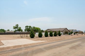 606 S Calaveras Dr, Pueblo, CO 81007