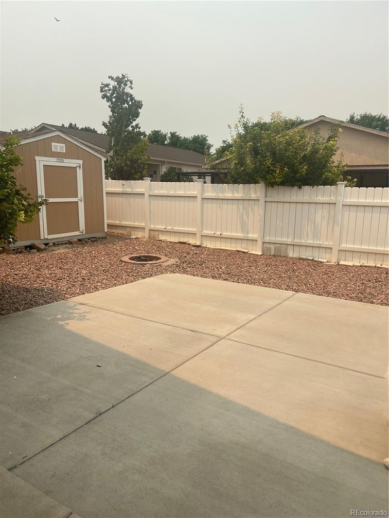 3929 Pronghorn Ln, Pueblo, CO 81005