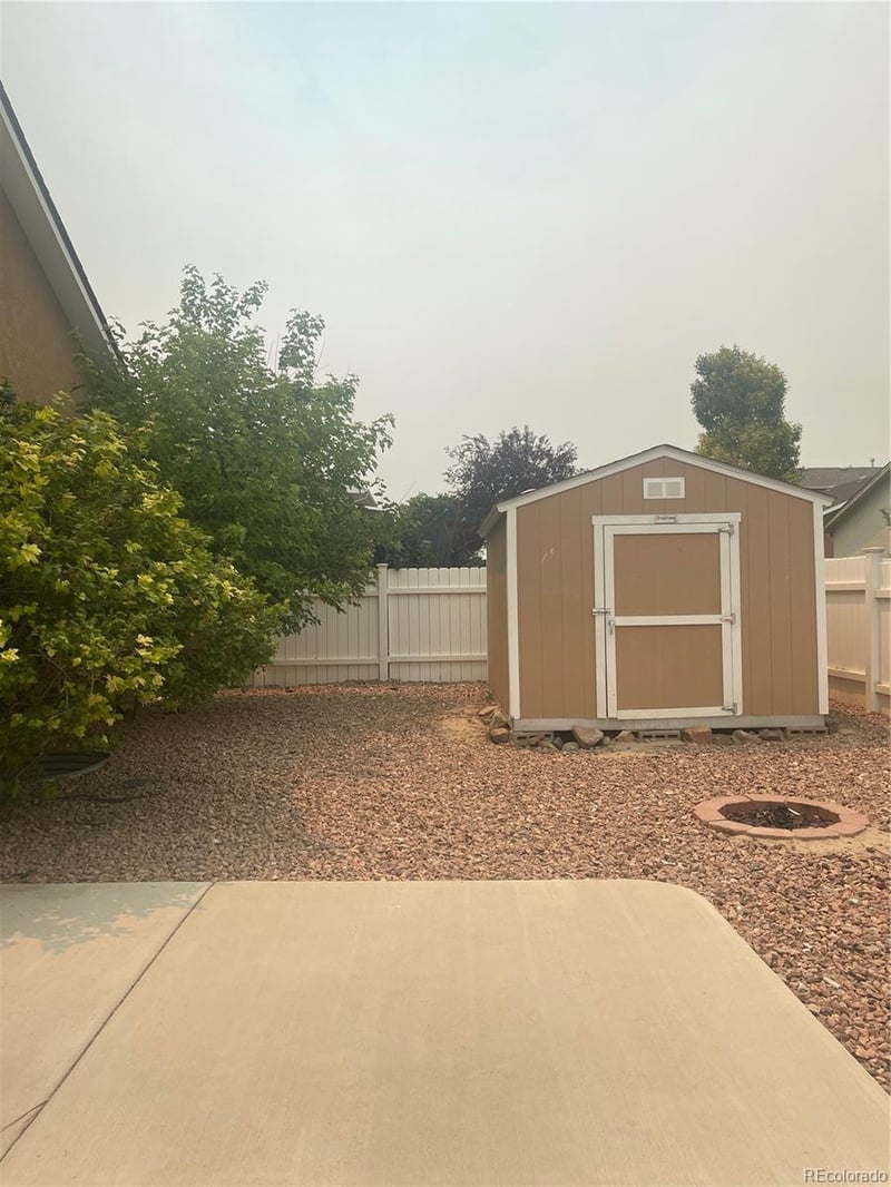3929 Pronghorn Ln, Pueblo, CO 81005