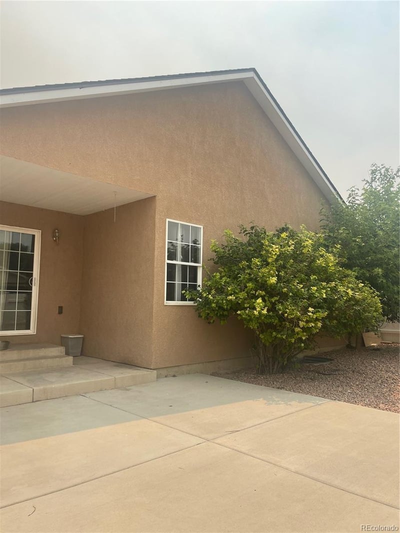 3929 Pronghorn Ln, Pueblo, CO 81005