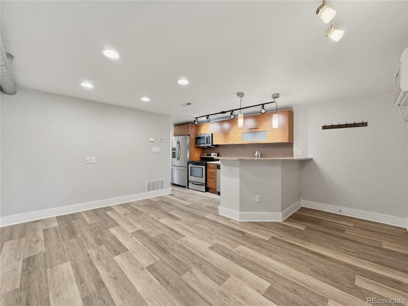 195 Pennsylvania St #204, Denver, CO 80209