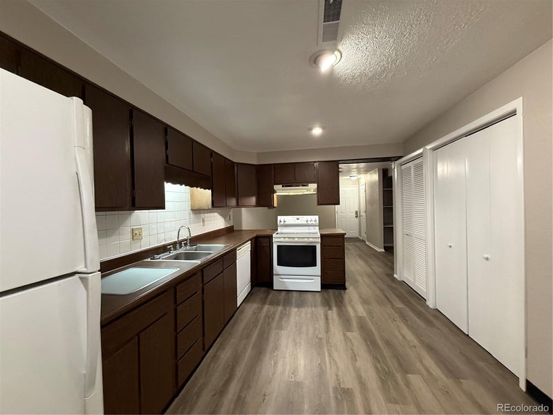 1183 Clinton St, Aurora, CO 80010