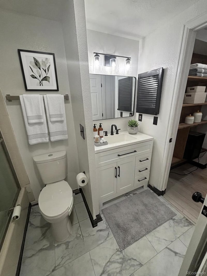 11115 Alameda Ave #202, Aurora, CO 80012