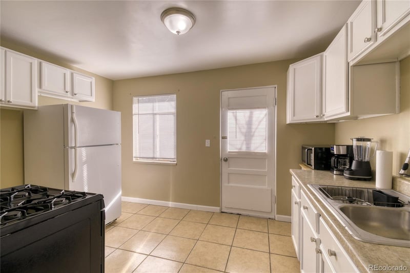1418 Ironton St, Aurora, CO 80010