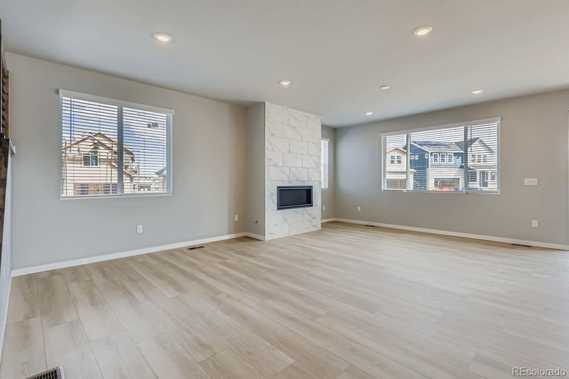 464515 Sunrise Ct, Bennett, CO 80102