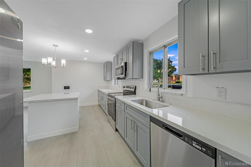 2921 Jasmine St, Denver, CO 80207