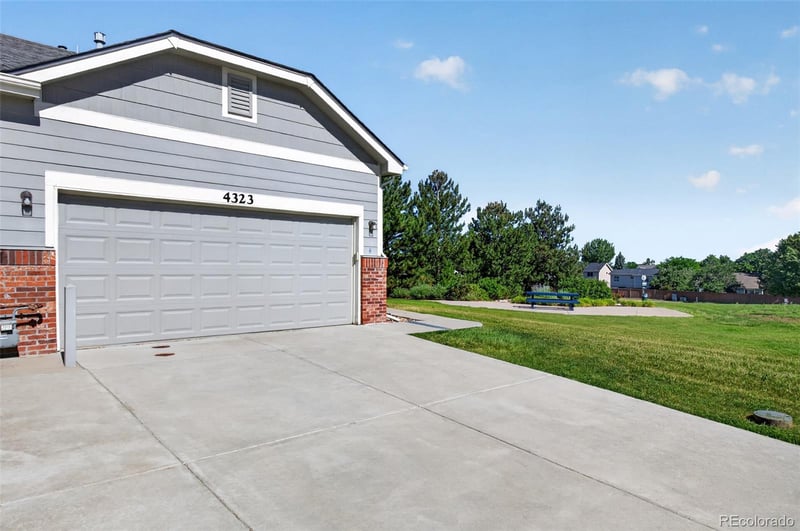 4323 Jebel Ln, Aurora, CO 80015