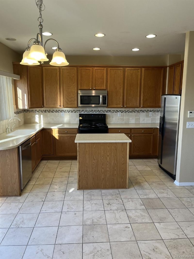 19050 Crestridge Cir, Aurora, CO 80015