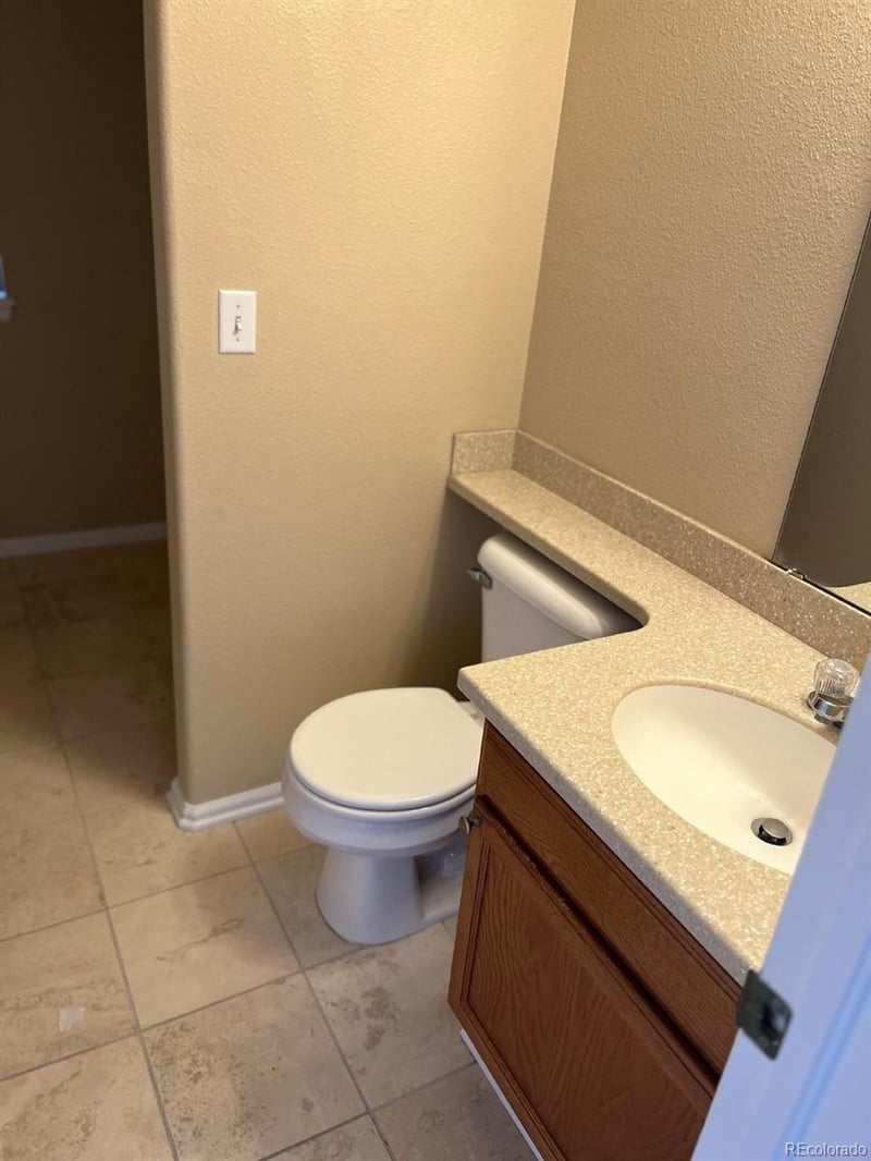 19050 Crestridge Cir, Aurora, CO 80015