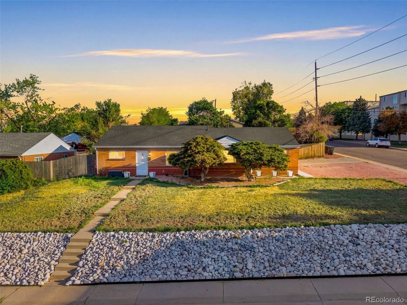 940 Ash Ct, Thornton, CO 80229