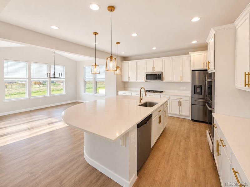 27811 9th Dr, Aurora, CO 80018