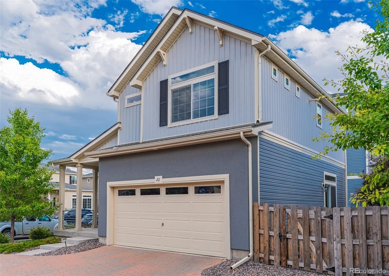 211 Oak Hill St, Aurora, CO 80018