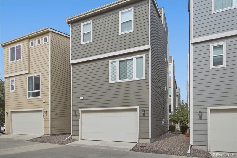 15801 E Broncos Pl, Englewood, CO 80112