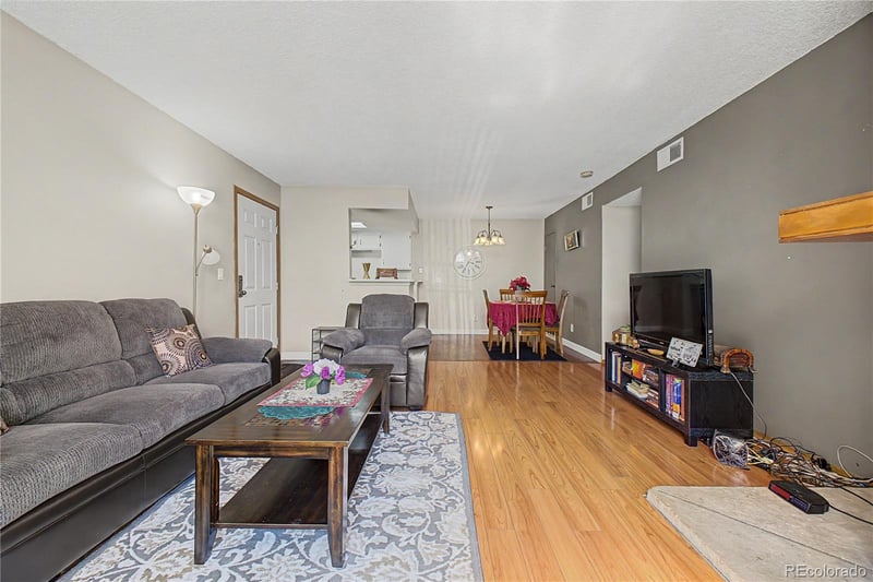 942 Walden St #106, Aurora, CO 80017