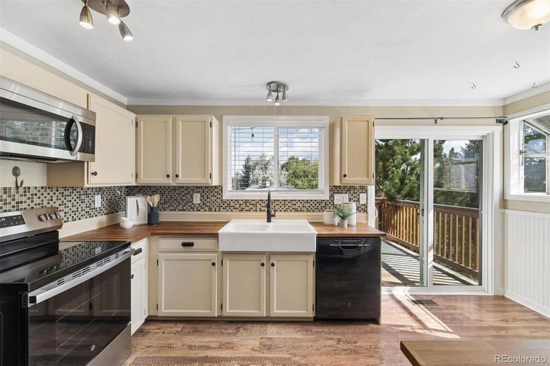 8074 S Estes Ct, Littleton, CO 80128
