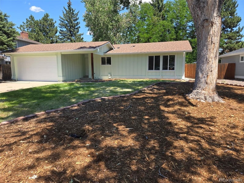 15825 Oxford Ave, Aurora, CO 80013