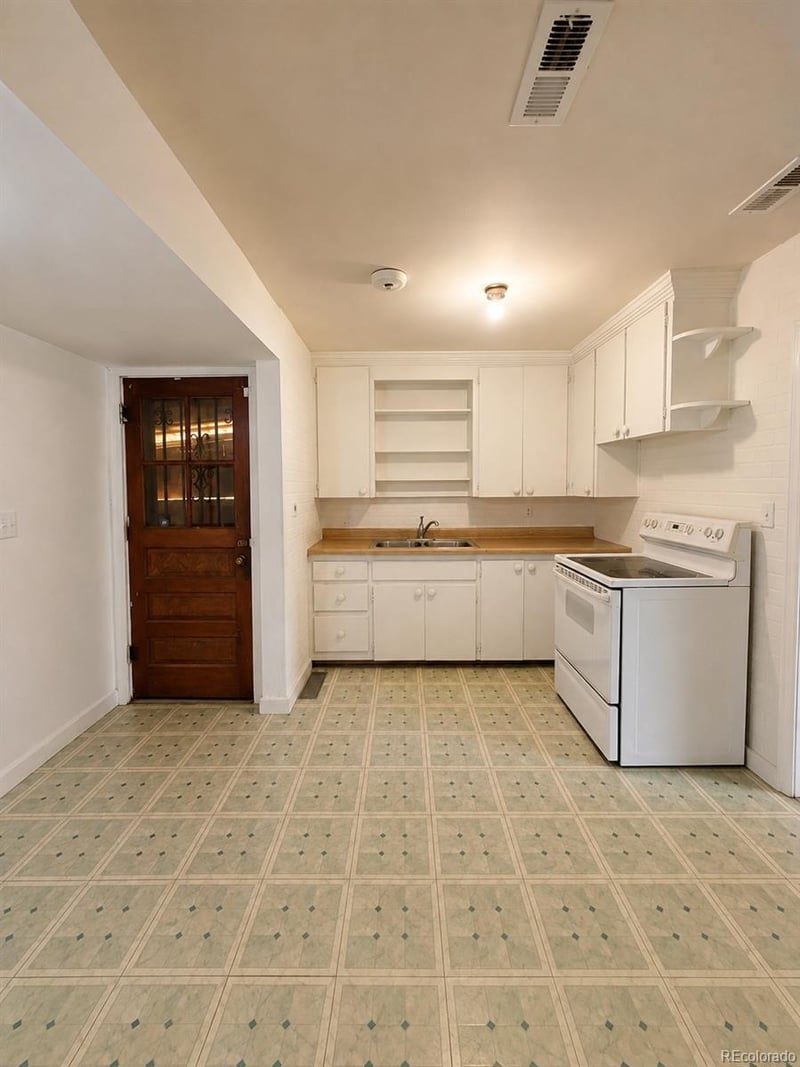 1132 Moline St, Aurora, CO 80010