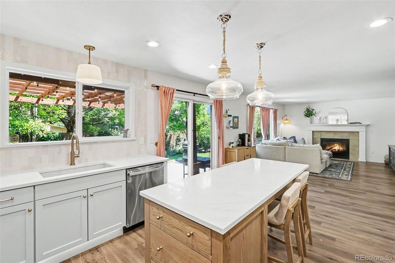1524 Red Mountain Dr, Longmont, CO 80504