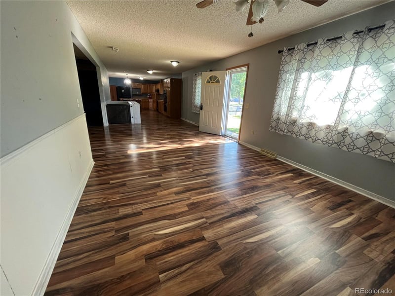 275 6th St, Burlington, CO 80807