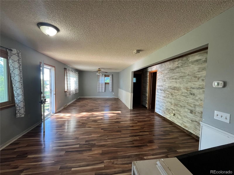 275 6th St, Burlington, CO 80807