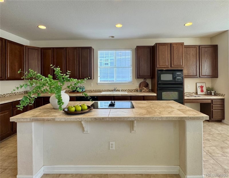 22245 Glasgow Pl, Aurora, CO 80016