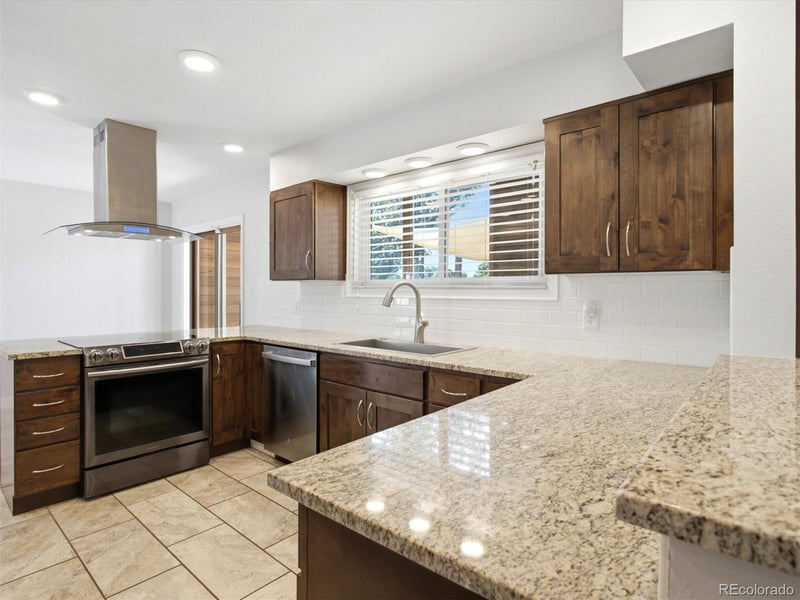 8074 W Brook Dr, Littleton, CO 80128