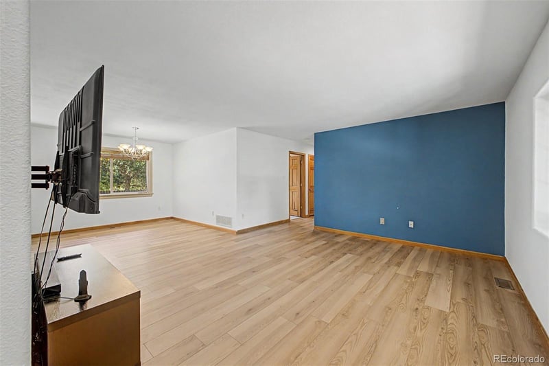2111 Kittredge Way, Aurora, CO 80013