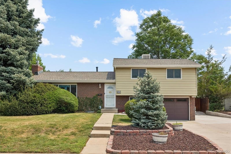686 Elkhart St, Aurora, CO 80011