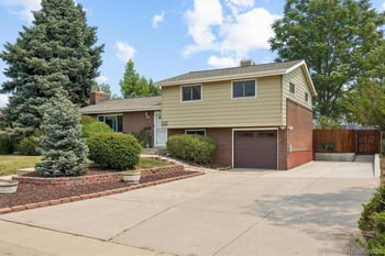 686 Elkhart St, Aurora, CO 80011