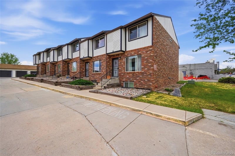 9850 Stanford Ave #B, Littleton, CO 80123