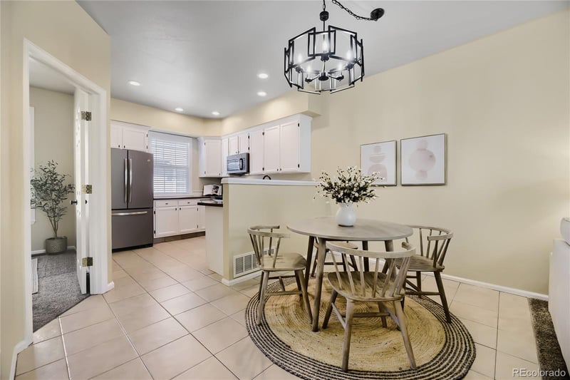 2902 W Long Cir #B, Littleton, CO 80120