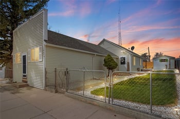 1467 N Main St, Strasburg, CO 80136
