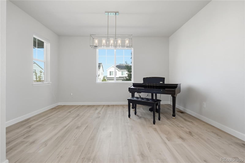 27615 Geddes Pl, Aurora, CO 80016