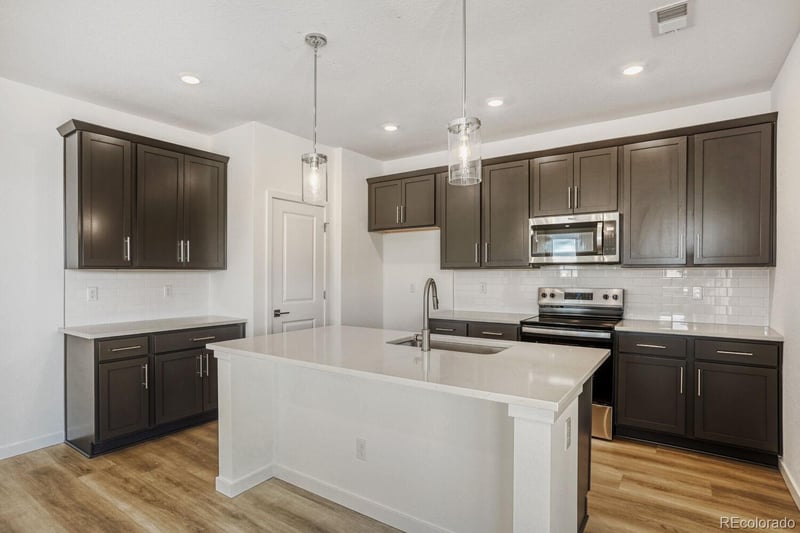 54933 28th Pl, Strasburg, CO 80136