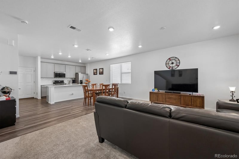 21052 60th Ave, Aurora, CO 80019