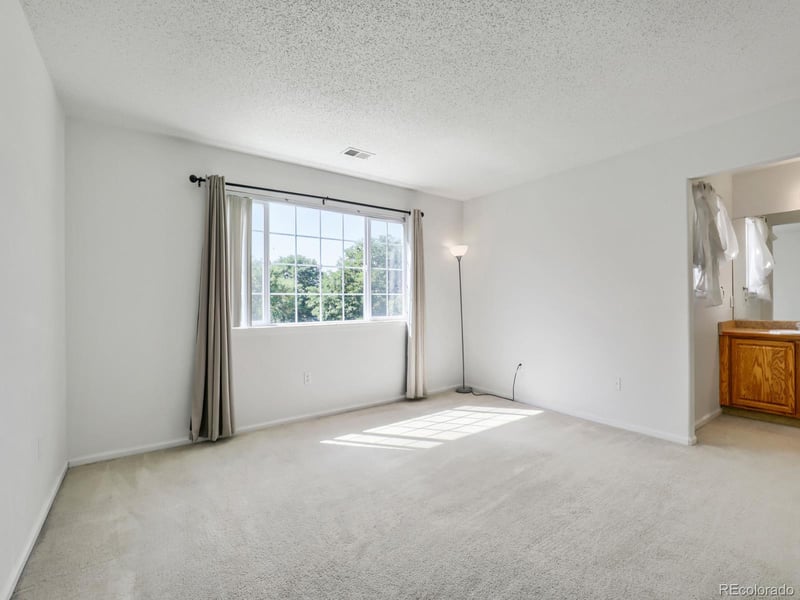 19355 58th Dr, Aurora, CO 80019