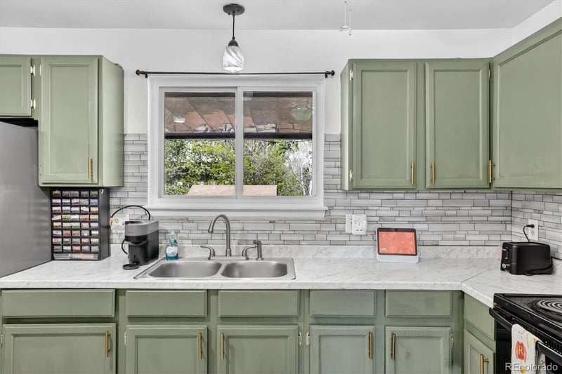 9334 Bellaire St, Thornton, CO 80229