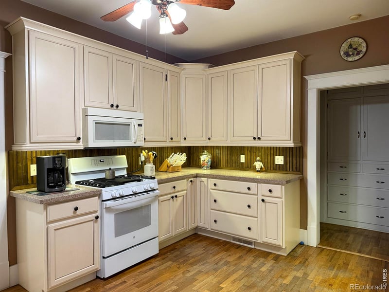 324 Bowman Ave, Holyoke, CO 80734