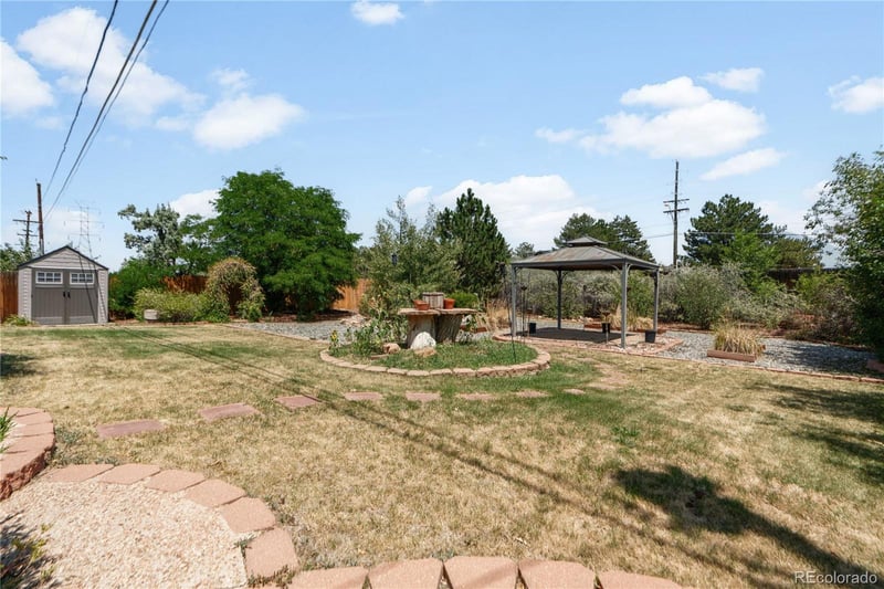 382 Zion St, Aurora, CO 80011