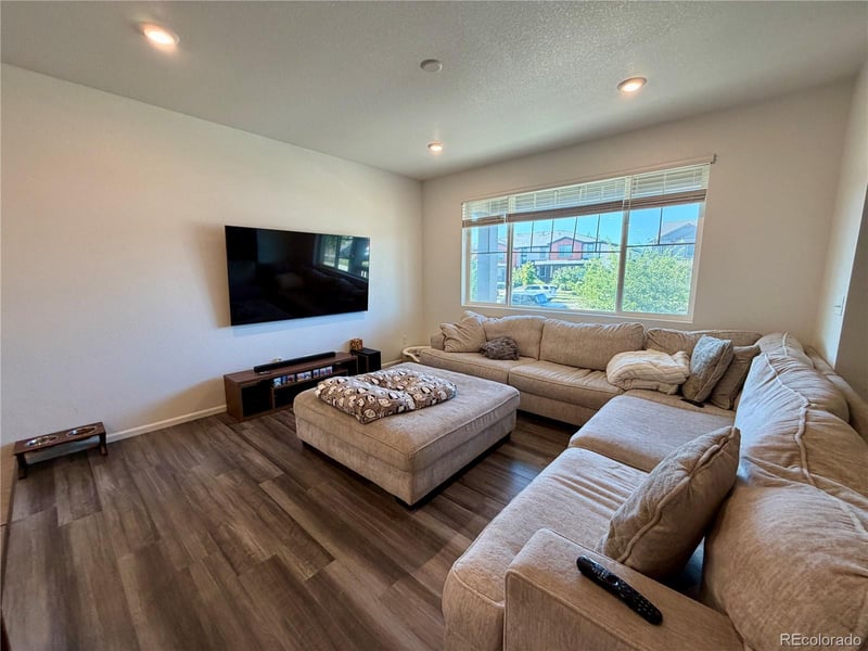 20941 60th Ave, Aurora, CO 80019