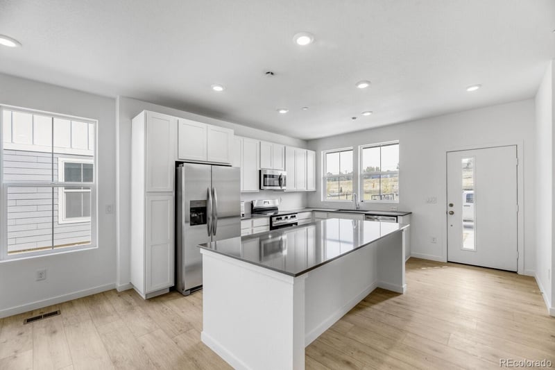 7639 S Mobile Way, Centennial, CO 80016