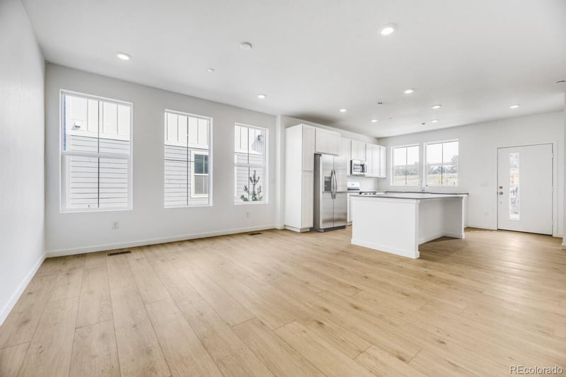 7639 S Mobile Way, Centennial, CO 80016