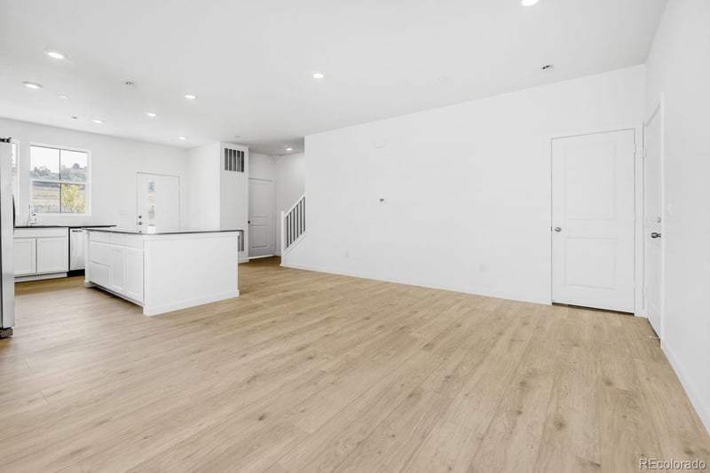 7639 S Mobile Way, Centennial, CO 80016