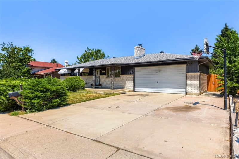 392 S Peoria Cir, Aurora, CO 80012